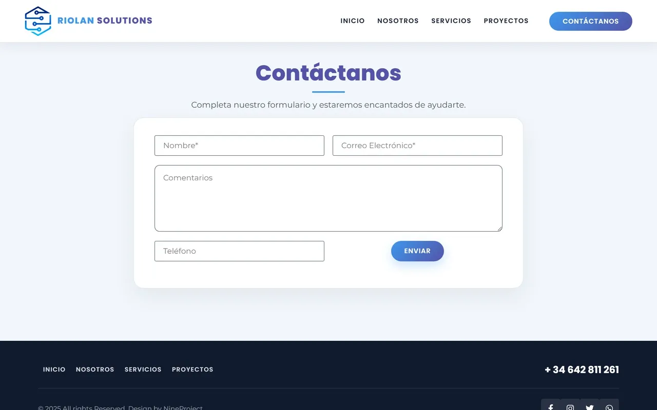 Formulario de contacto con nombre, correo, comentarios y teléfono, sobre el pie con el menú, el número de la empresa y las redes sociales.